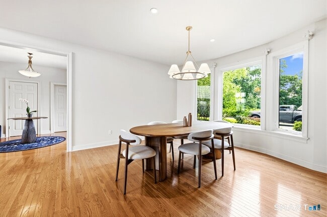 Building Photo - 12 Fox Run