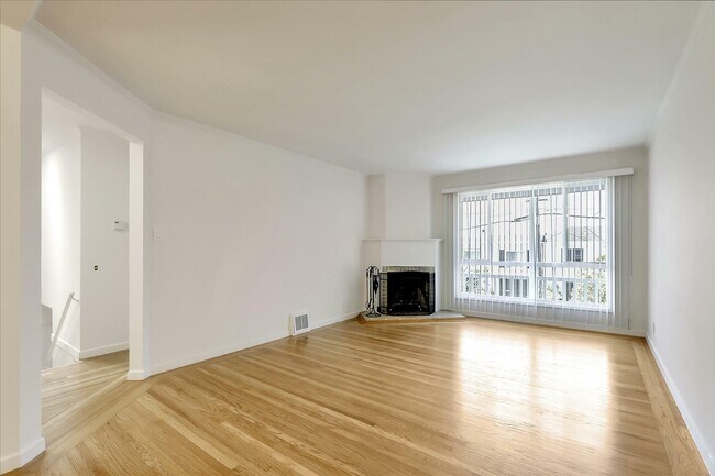 Building Photo - 2122 12th Ave