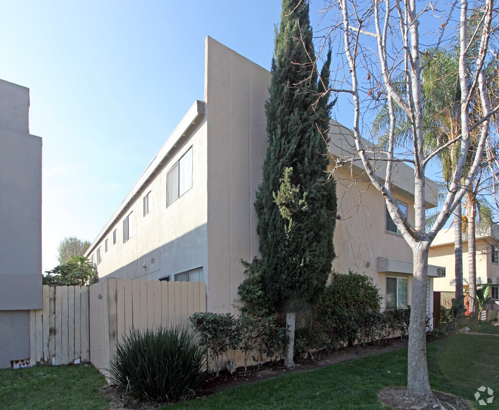 Building Photo - 1934 E Wilson Ave