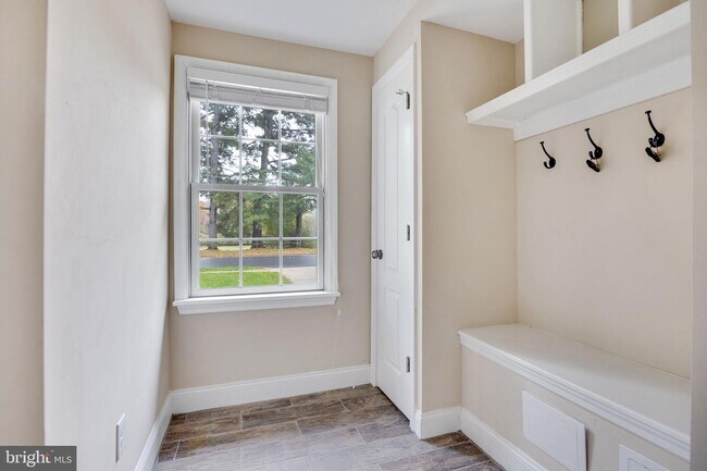 Building Photo - 7 E Upland Way