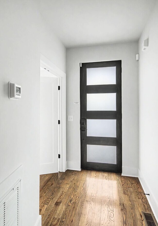 Foto del edificio - Luxury 3BE/3.5BA located in one of Nashville’s most walkable and vibrant neighborhoods.