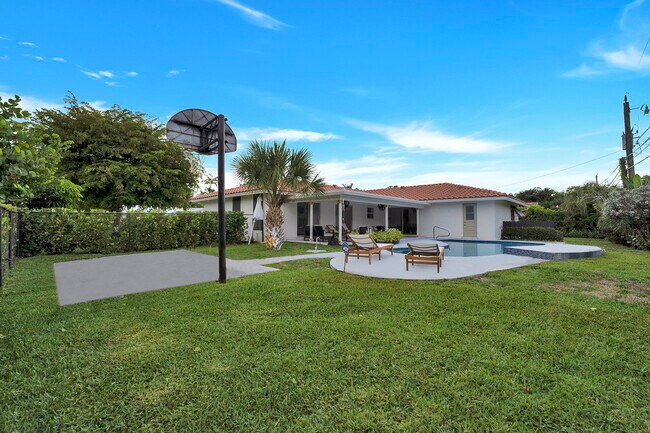 Building Photo - 518 Sunshine Dr