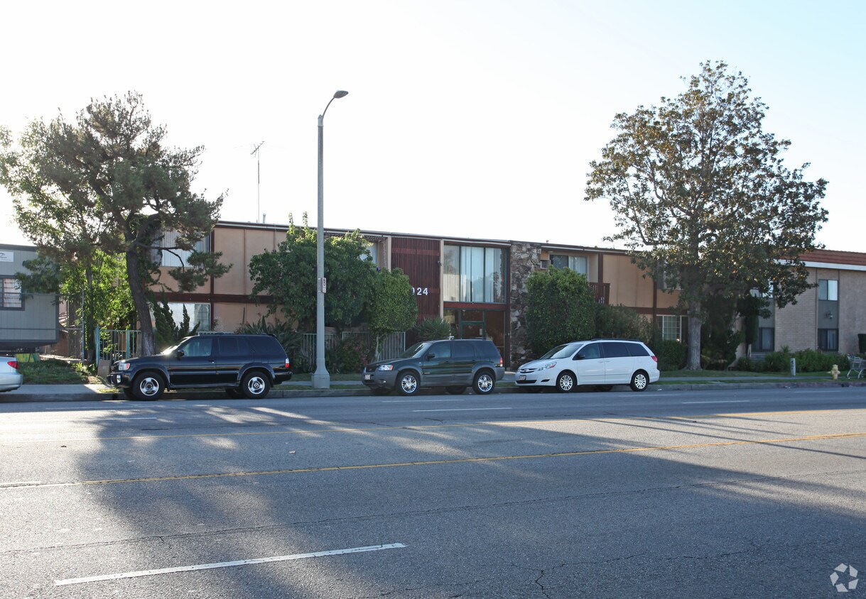 Edificio - Woodman Crest Apts