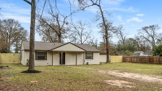 Foto del edificio - 16222 Barbara Ln