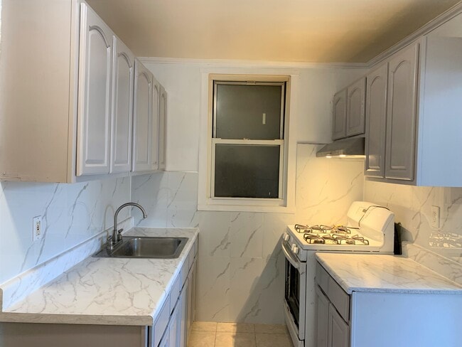 Foto del edificio - 4706 104th St