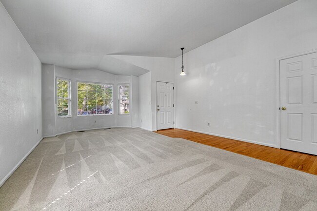 Foto del edificio - $2,795.00, 4-bed, 3-bath, 2175 sq ft ranch...