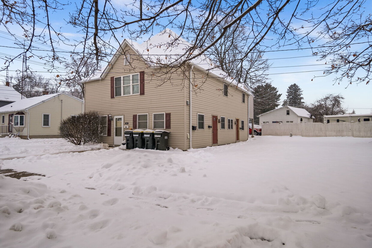 Primary Photo - 109 S Stott St