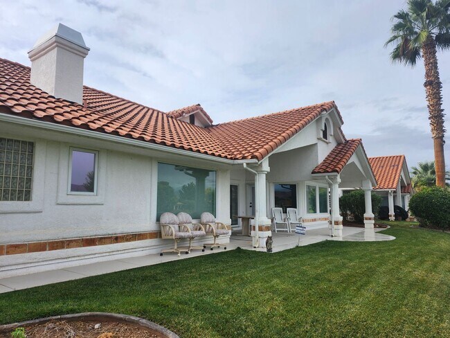 Foto del edificio - Charming 3 Bedroom Home Next To Sunbrook Golf Club!