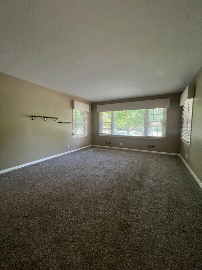 Foto del edificio - Three Bedroom Home in Kalamazoo