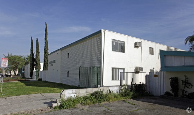 Building Photo - Rose Garden Apartments