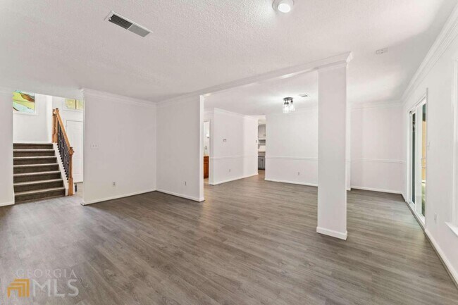 Building Photo - 1465 Briaroaks Trail NE