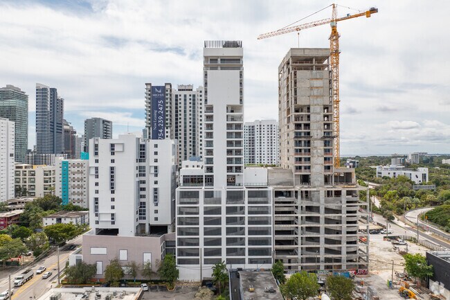 Building Photo - Smart Brickell