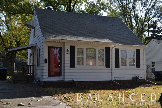 Building Photo - 3 br, 1 bath House - 1916 SW Atwood Ave