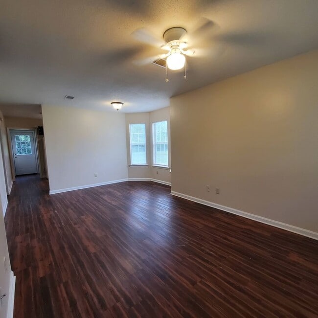 Building Photo - 6126 Vinnie Dr