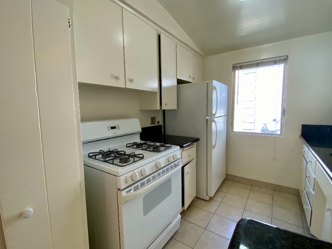 Building Photo - 947 12th St