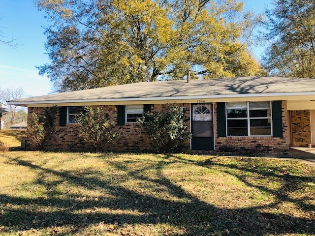Building Photo - 2906 Southern Heights Rd