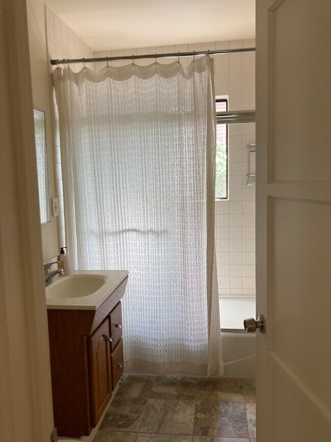 Foto del edificio - 805 Coeur D Alene Ave