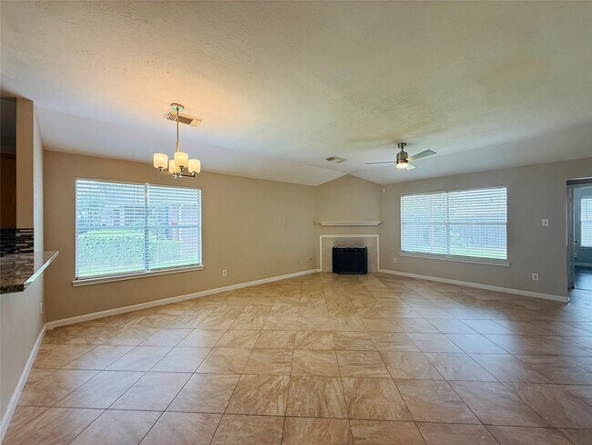 Foto del edificio - 1015 Andover Dr