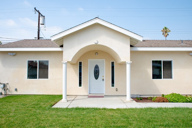 Building Photo - 1219 N Azusa Ave