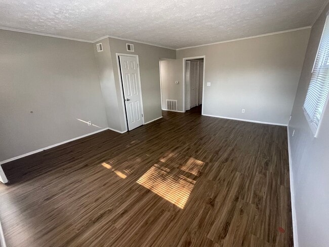 Foto del edificio - 10-12 Morehouse Ct-NOREMAC