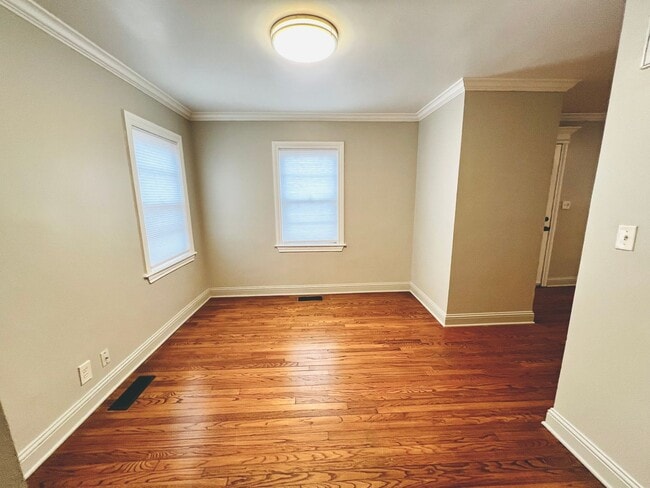 Building Photo - MOVE-IN SPECIAL: Beautifully Updated 1BD 1...