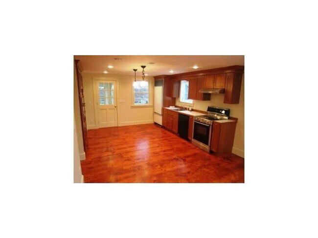 Building Photo - 57 Dewolf Ave