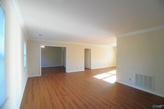 Building Photo - 8205 Willowbrook Cir SE