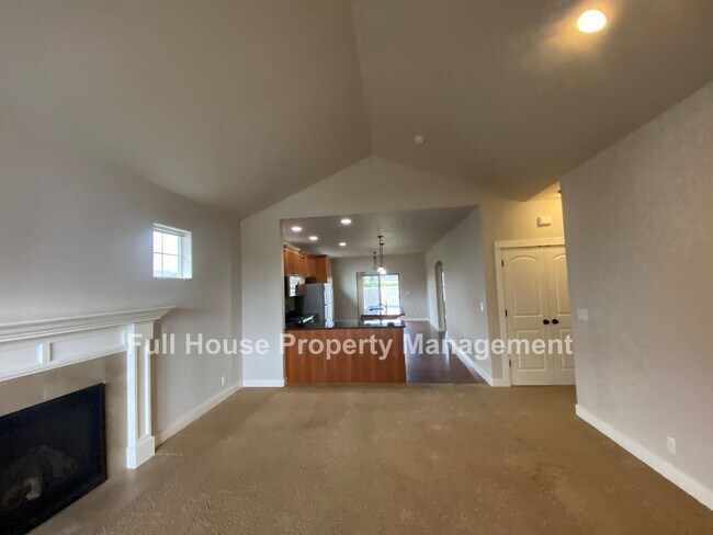Building Photo - 3 br, 2 bath House - 939 Irvington Dr.