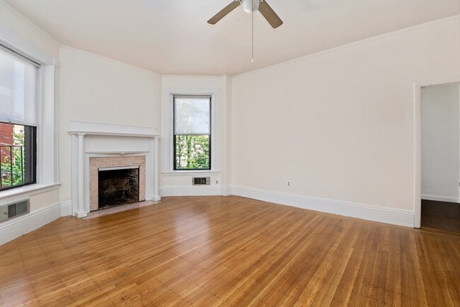 Building Photo - 9 Buswell St