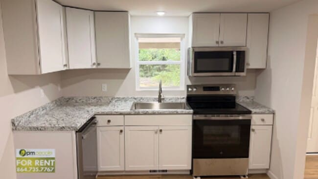 Foto del edificio - Completely Updated Easley 2/1 Available Now!