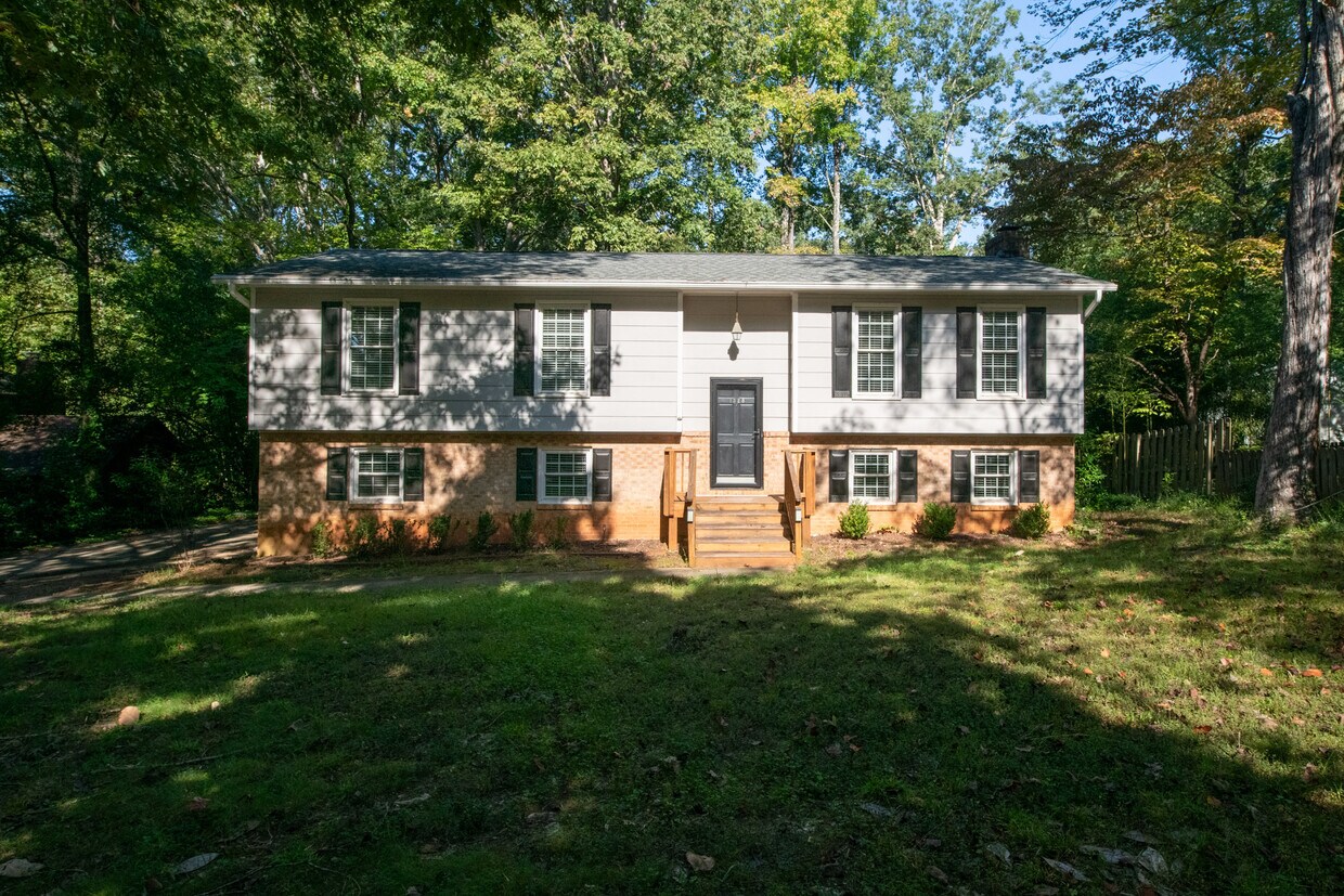 1328 Falkirk Ct, Cary, NC 27511 House Rental in Cary, NC