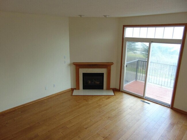 Foto del edificio - 15871 Foliage Ave