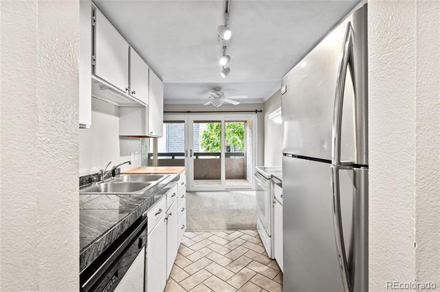 Foto del edificio - 6410 S Dayton St