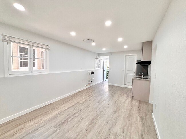 Foto del edificio - 3945 1/2 Lowell Ave