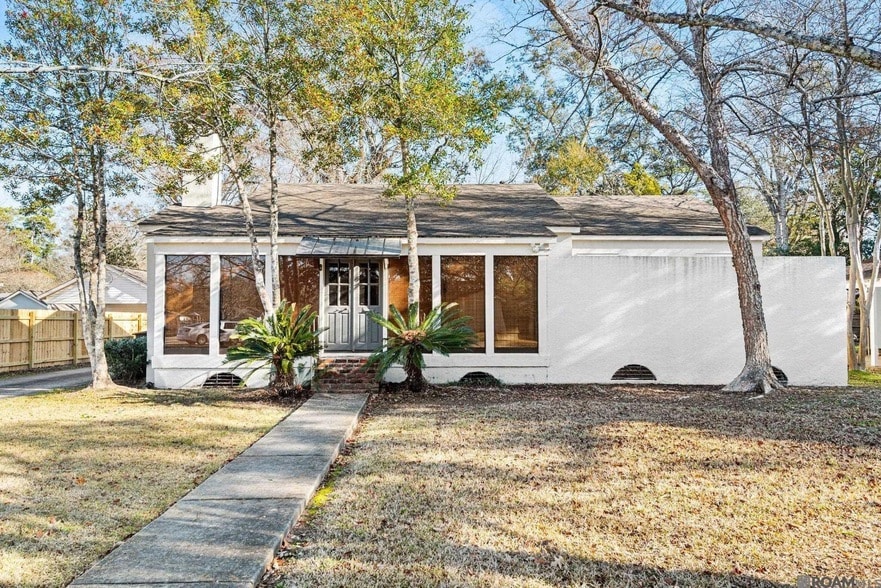 Primary Photo - 4621 Sweetbriar St