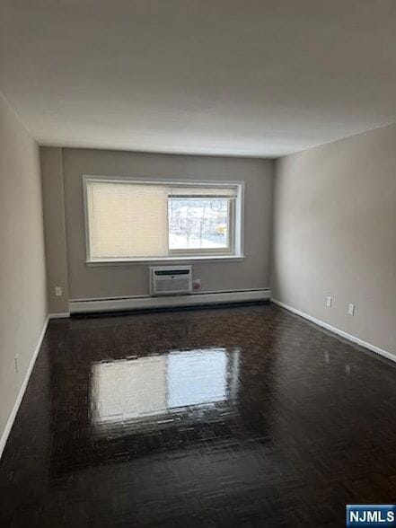 Building Photo - 40 Zabriskie St