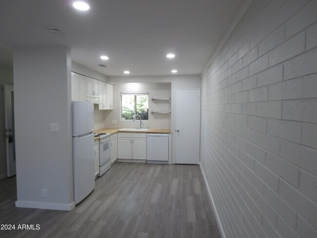 Foto del edificio - 1450 E Bethany Home Rd