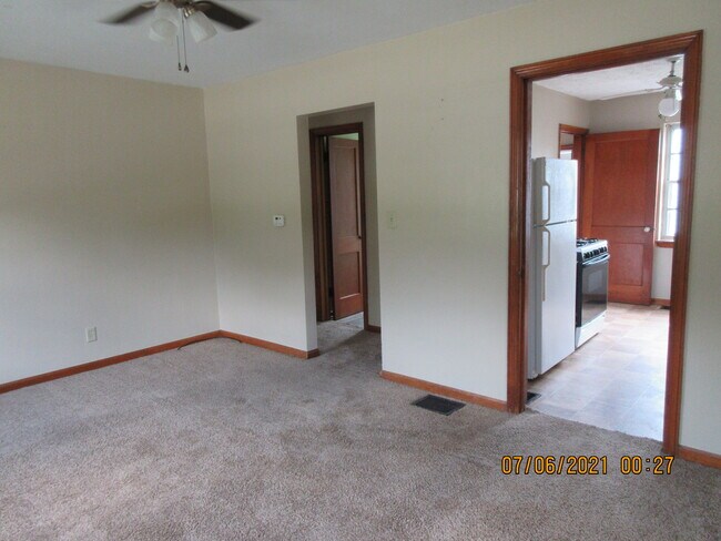 Living Rm - 2900 Sheridan St