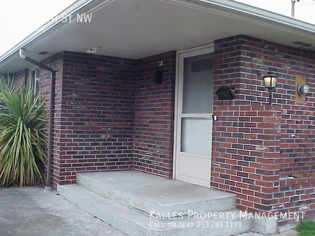 Building Photo - **PENDING APP**Cute 3 Bed 1 Bath home in P...