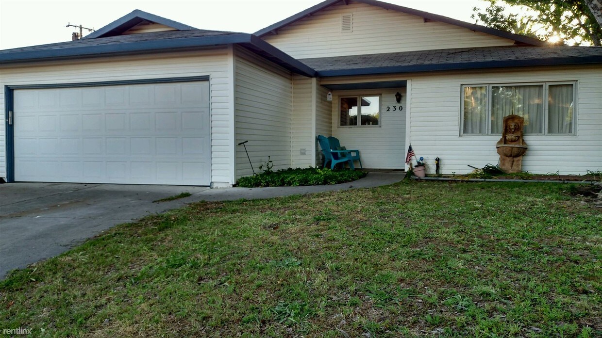 Primary Photo - 3 br, 2 bath House - 230 cedar st.