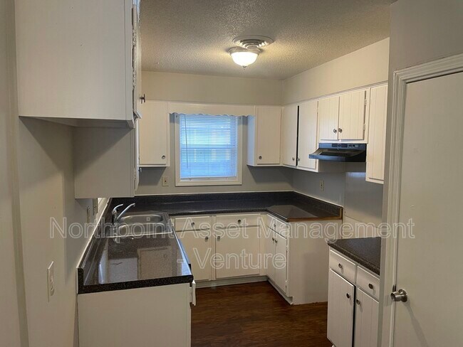 Foto del edificio - 4065 Haliburton St