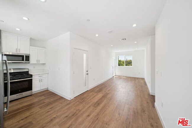 Foto del edificio - 6336 Beck Ave