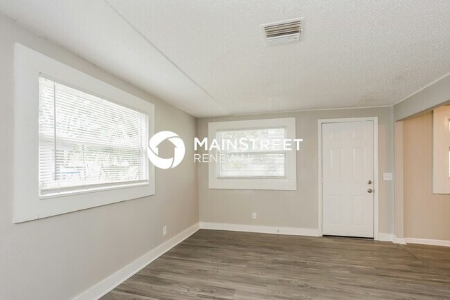 Building Photo - 3 Bedroom Pet-Friendly Home in St Petersburg, FL with Main Street Renewal