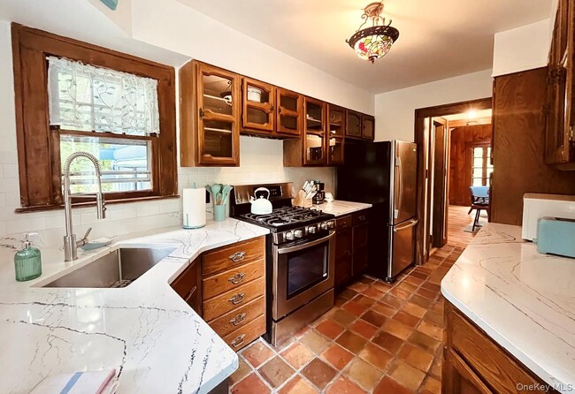 Building Photo - 15 Locust Dr