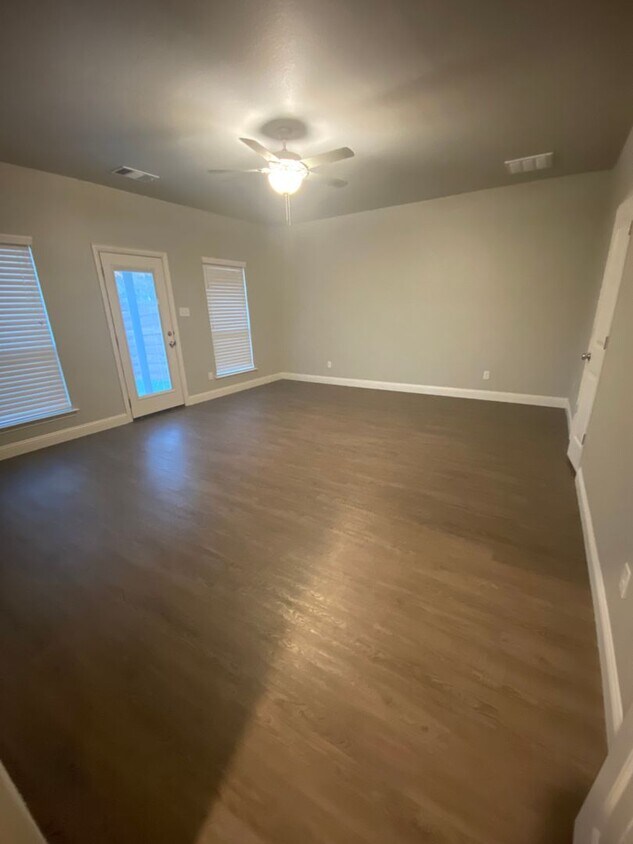 1097 Grindstone, Weatherford, TX 76087 Townhome Rentals in