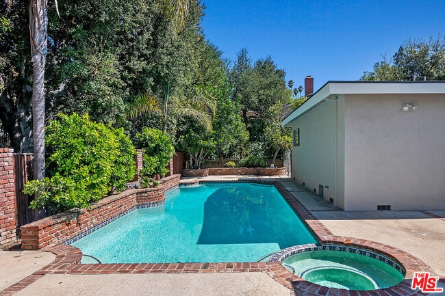 Building Photo - 11555 Duque Dr