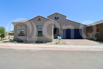 Building Photo - 3871 E Rainbow Dr