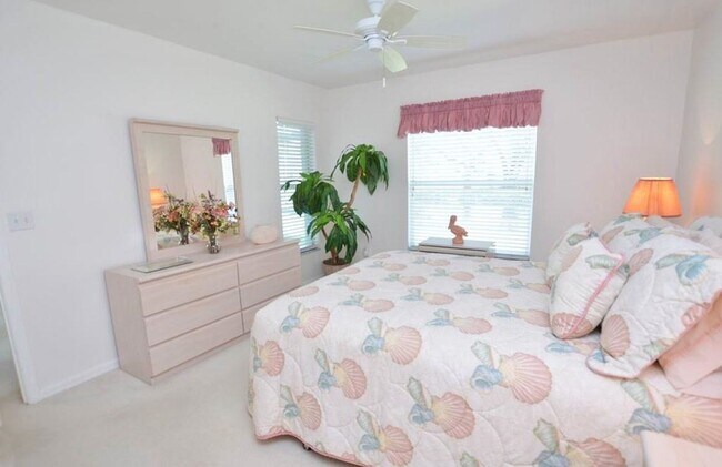 Building Photo - **** THIS CUTE 2/2 GROUND FLOOR CONDO IN P...