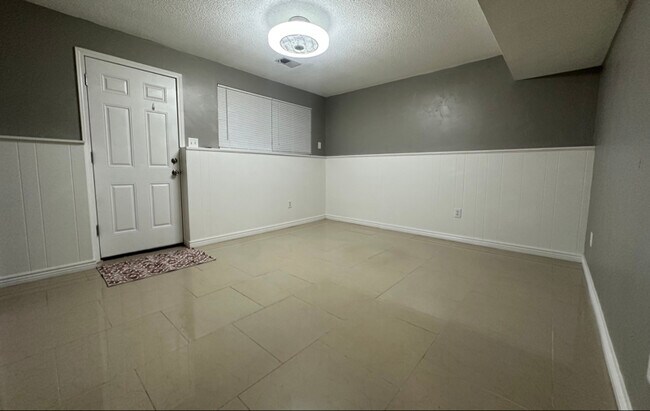 Foto del edificio - 930 Potter Dr