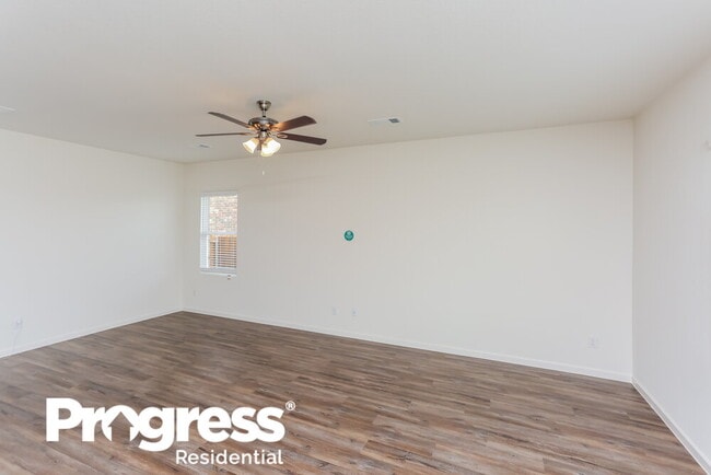 Building Photo - 539 London Dr